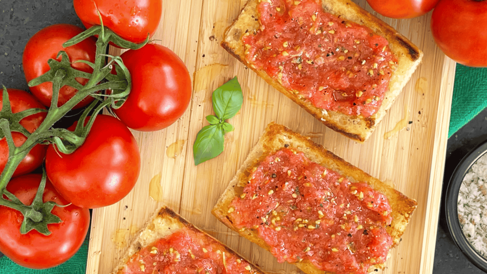 Pain au tomate - Tapas espagnol avec tomates Saladio de SAVOURA