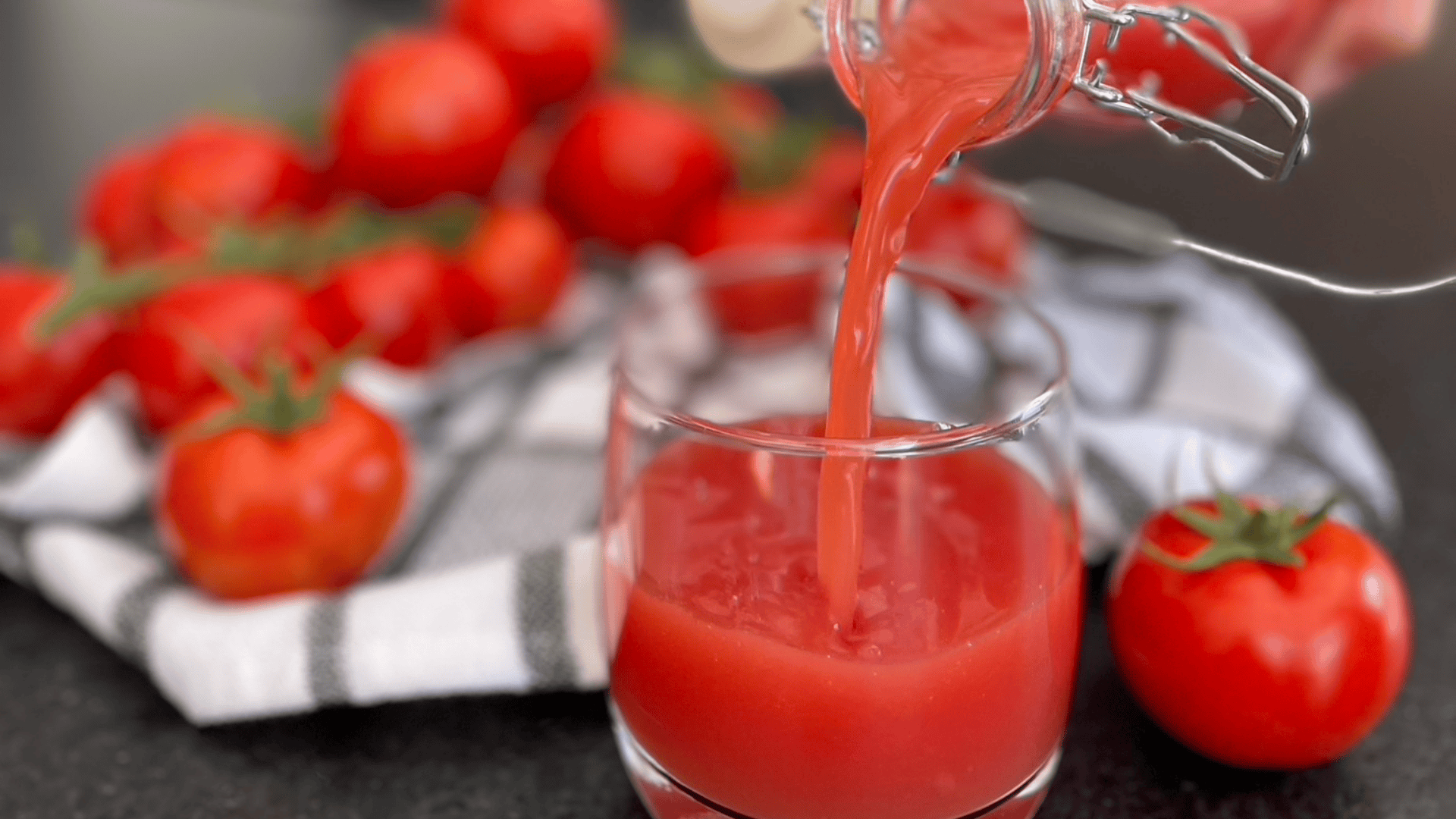 jus, tomates, saladio